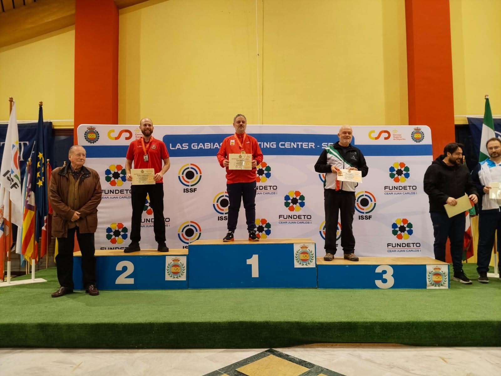 CtoEspArmasNeum_141225A